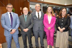SÃO LUÍS – Membros do MPMA prestigiam entrega de título de cidadania ao secretário de Segurança Pública
